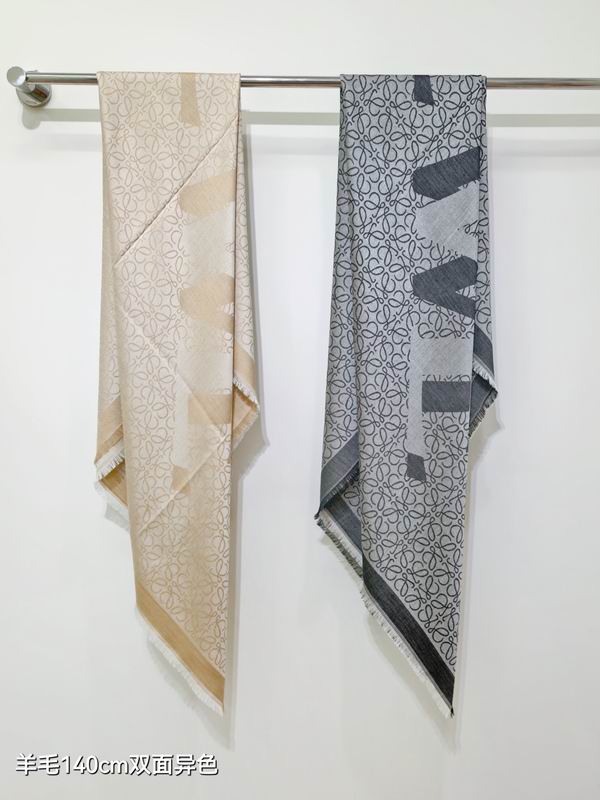 Loewe Scarf 140X140cm 90%羊毛10%羊绒 E091813